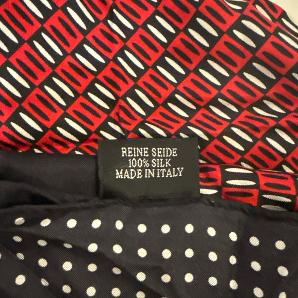 SLK Red and Black Patterned Mercedes VINTAGE Scarf - Picture 5 of 7